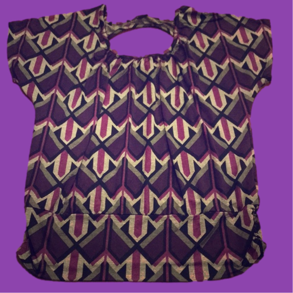 6/$20 WOMEN’S scoop neck top